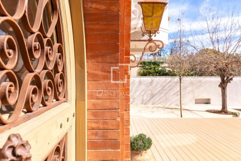 Villa de 5 dormitorios en venta en Sant Just Desvern, Barcelona, Cataluña, Spain № 3868 - foto 16