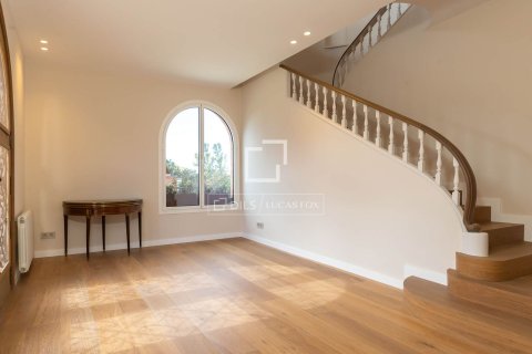 Villa de 5 dormitorios en venta en Sant Just Desvern, Barcelona, Cataluña, Spain № 3868 - foto 21