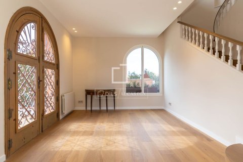 Villa de 5 dormitorios en venta en Sant Just Desvern, Barcelona, Cataluña, Spain № 3868 - foto 19
