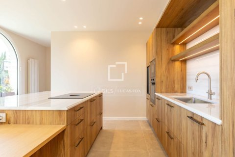 Villa de 5 dormitorios en venta en Sant Just Desvern, Barcelona, Cataluña, Spain № 3868 - foto 26