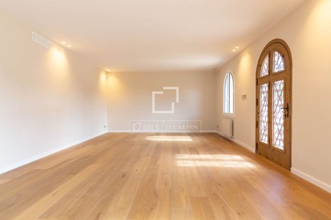 Villa de 5 dormitorios en venta en Sant Just Desvern, Barcelona, Cataluña, Spain № 3868 - foto 23