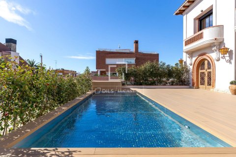 Villa de 5 dormitorios en venta en Sant Just Desvern, Barcelona, Cataluña, Spain № 3868 - foto 5