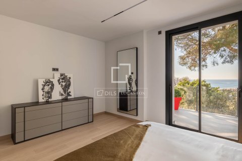 Villa de 5 dormitorios en venta en Castelldefels, Barcelona, Cataluña, Spain № 3871 - foto 23