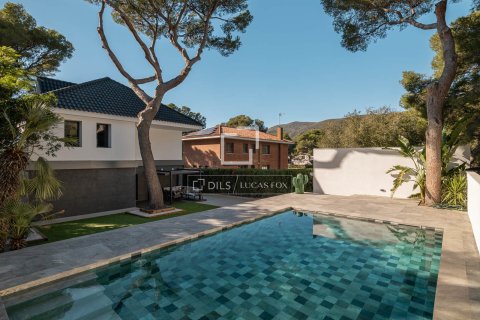 Villa de 5 dormitorios en venta en Castelldefels, Barcelona, Cataluña, Spain № 3871 - foto 2