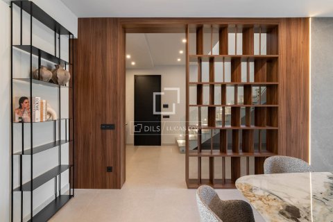 Villa de 5 dormitorios en venta en Castelldefels, Barcelona, Cataluña, Spain № 3871 - foto 9