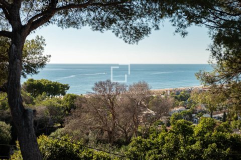 Villa de 5 dormitorios en venta en Castelldefels, Barcelona, Cataluña, Spain № 3871 - foto 4