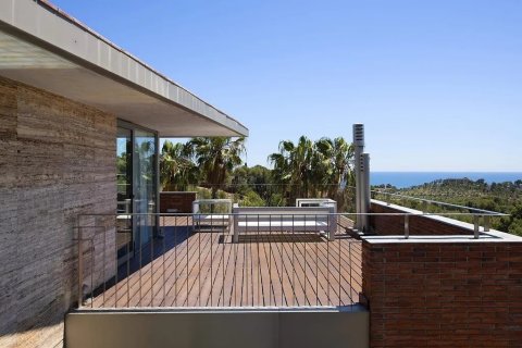 Сasa de 4 dormitorios en venta en Castelldefels, Barcelona, Cataluña, Spain № 1404 - foto 8