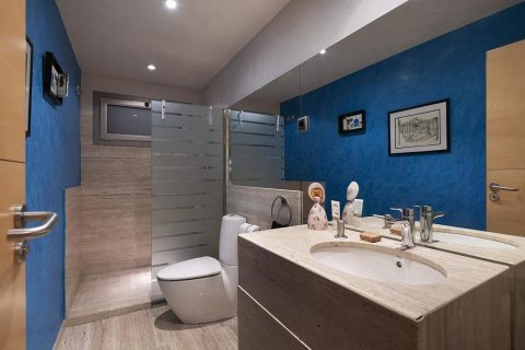 Сasa de 4 dormitorios en venta en Castelldefels, Barcelona, Cataluña, Spain № 1404 - foto 5