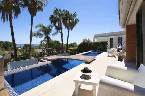 Сasa de 4 dormitorios en venta en Castelldefels, Barcelona, Cataluña, Spain № 1404