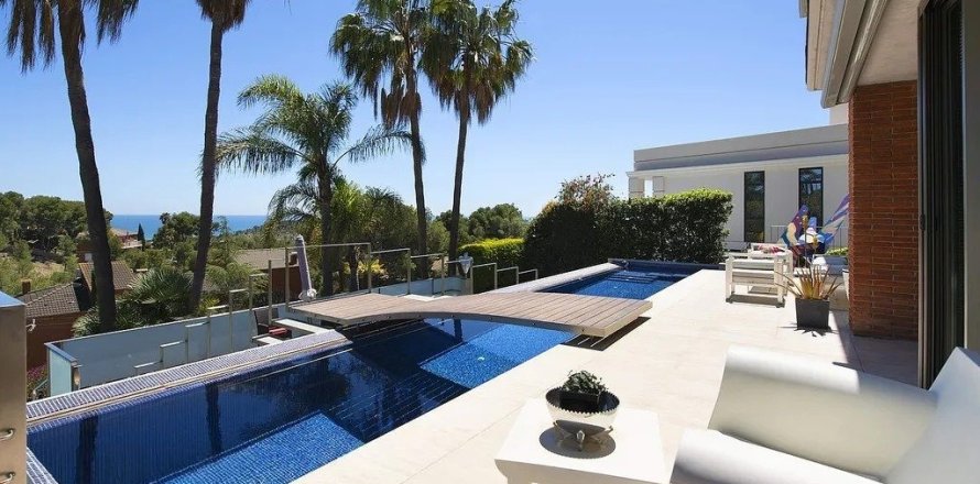 Сasa de 4 dormitorios en venta en Castelldefels, Barcelona, Cataluña, Spain № 1404