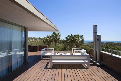 Сasa de 4 dormitorios en venta en Castelldefels, Barcelona, Cataluña, Spain № 1404 - foto 18