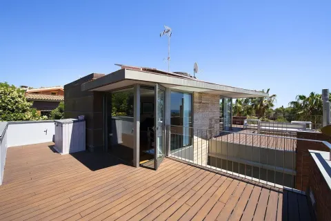 Сasa de 4 dormitorios en venta en Castelldefels, Barcelona, Cataluña, Spain № 1404 - foto 15