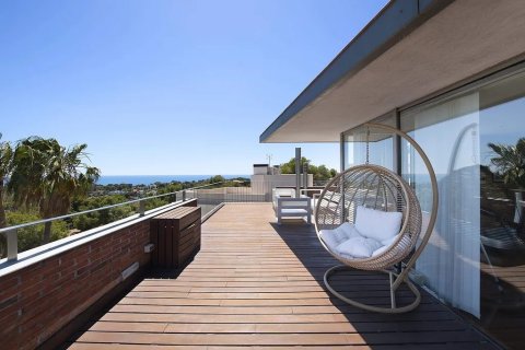 Сasa de 4 dormitorios en venta en Castelldefels, Barcelona, Cataluña, Spain № 1404 - foto 13