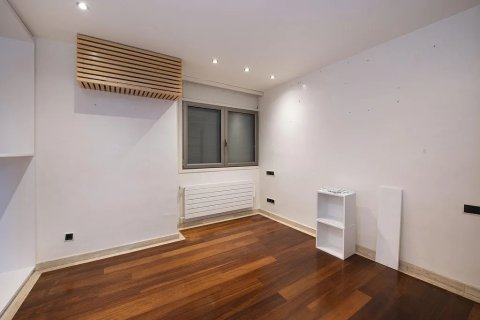 Сasa de 4 dormitorios en venta en Castelldefels, Barcelona, Cataluña, Spain № 1404 - foto 17