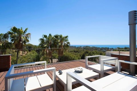 Сasa de 4 dormitorios en venta en Castelldefels, Barcelona, Cataluña, Spain № 1404 - foto 12