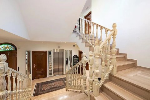 Сasa de 5 dormitorios en venta en Castelldefels, Barcelona, Cataluña, Spain № 1406 - foto 11