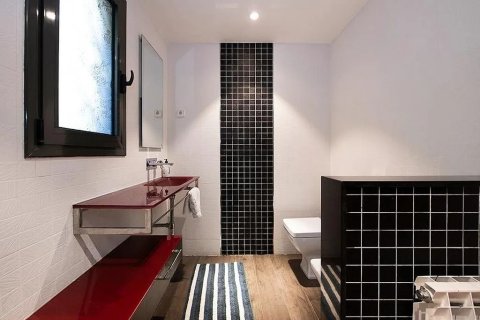 Сasa de 5 dormitorios en venta en Castelldefels, Barcelona, Cataluña, Spain № 1406 - foto 14