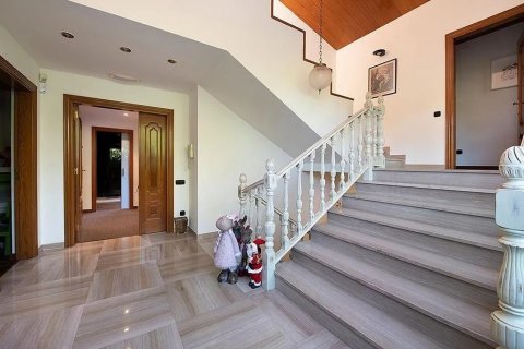 Сasa de 5 dormitorios en venta en Castelldefels, Barcelona, Cataluña, Spain № 1406 - foto 15