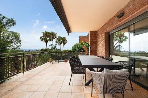 Сasa de 5 dormitorios en venta en Castelldefels, Barcelona, Cataluña, Spain № 1406 - foto 9