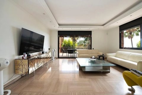 Сasa de 5 dormitorios en venta en Castelldefels, Barcelona, Cataluña, Spain № 1406 - foto 5