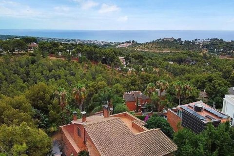 Сasa de 5 dormitorios en venta en Castelldefels, Barcelona, Cataluña, Spain № 1406 - foto 2