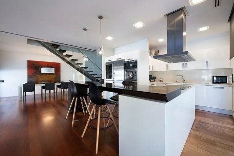 Сasa de 4 dormitorios en venta en Castelldefels, Barcelona, Cataluña, Spain № 1405 - foto 11