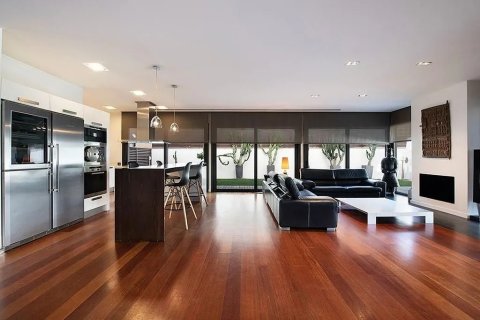 Сasa de 4 dormitorios en venta en Castelldefels, Barcelona, Cataluña, Spain № 1405 - foto 9