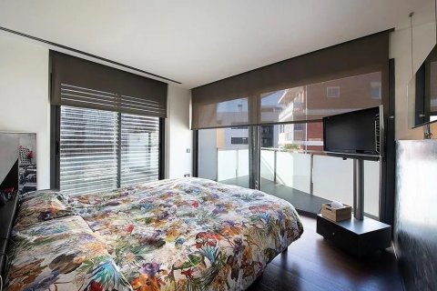 Сasa de 4 dormitorios en venta en Castelldefels, Barcelona, Cataluña, Spain № 1405 - foto 15