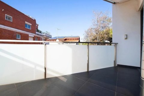 Сasa de 4 dormitorios en venta en Castelldefels, Barcelona, Cataluña, Spain № 1405 - foto 18