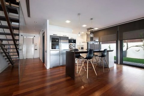 Сasa de 4 dormitorios en venta en Castelldefels, Barcelona, Cataluña, Spain № 1405 - foto 10