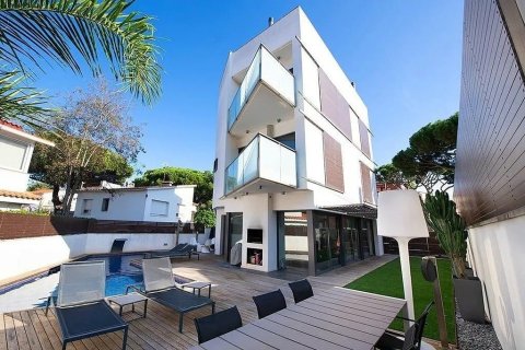 Сasa de 4 dormitorios en venta en Castelldefels, Barcelona, Cataluña, Spain № 1405