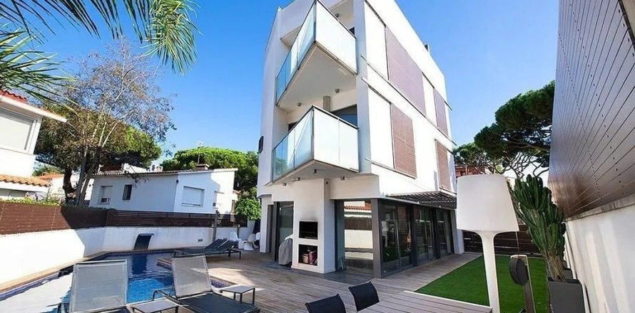 Сasa de 4 dormitorios en venta en Castelldefels, Barcelona, Cataluña, Spain № 1405