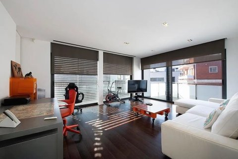 Сasa de 4 dormitorios en venta en Castelldefels, Barcelona, Cataluña, Spain № 1405 - foto 21