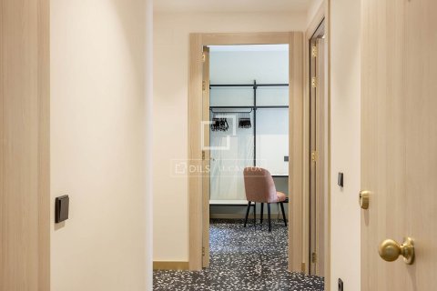 Apartamento de 2 dormitorios en alquiler en Barcelona, Cataluña, Spain № 4511 - foto 25