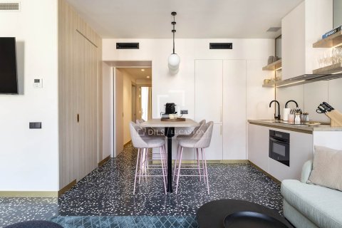 Apartamento de 2 dormitorios en alquiler en Barcelona, Cataluña, Spain № 4511 - foto 3