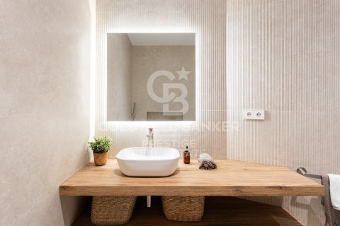 Apartamento de 5 dormitorios en venta en Barcelona, Cataluña, Spain № 7740 - foto 3