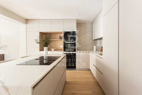Apartamento de 5 dormitorios en venta en Barcelona, Cataluña, Spain № 7740 - foto 6