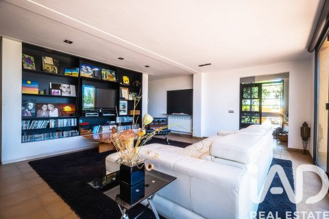 Сasa de 4 dormitorios en venta en Castellví de la Marca, Barcelona, Cataluña, Spain № 4634 - foto 12