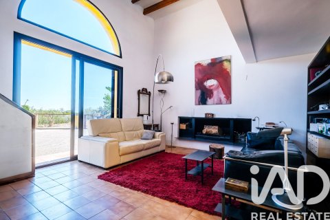 Сasa de 4 dormitorios en venta en Castellví de la Marca, Barcelona, Cataluña, Spain № 4634 - foto 9