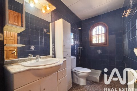 Сasa de 7 dormitorios en venta en Roda de Berà, Tarragona, Cataluña, Spain № 4631 - foto 30